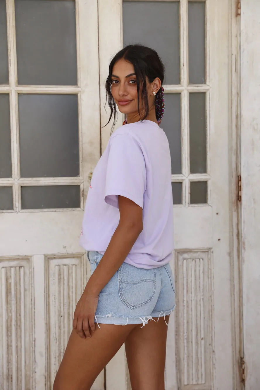 CHARLIE HOLIDAY Good Vibes Club Boyfriend Tee Lilac