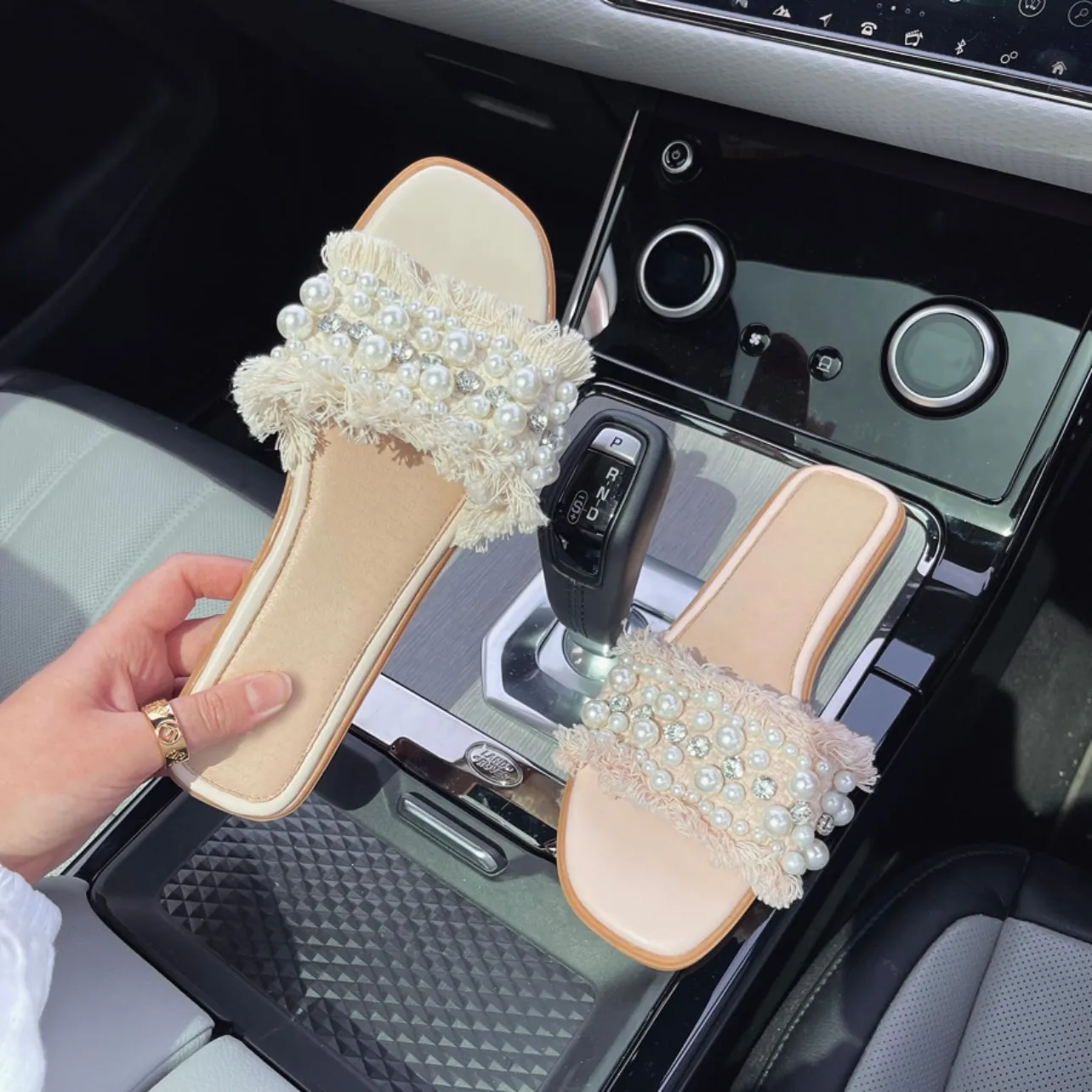 ISABELLA NUDE PEARL SLIDERS