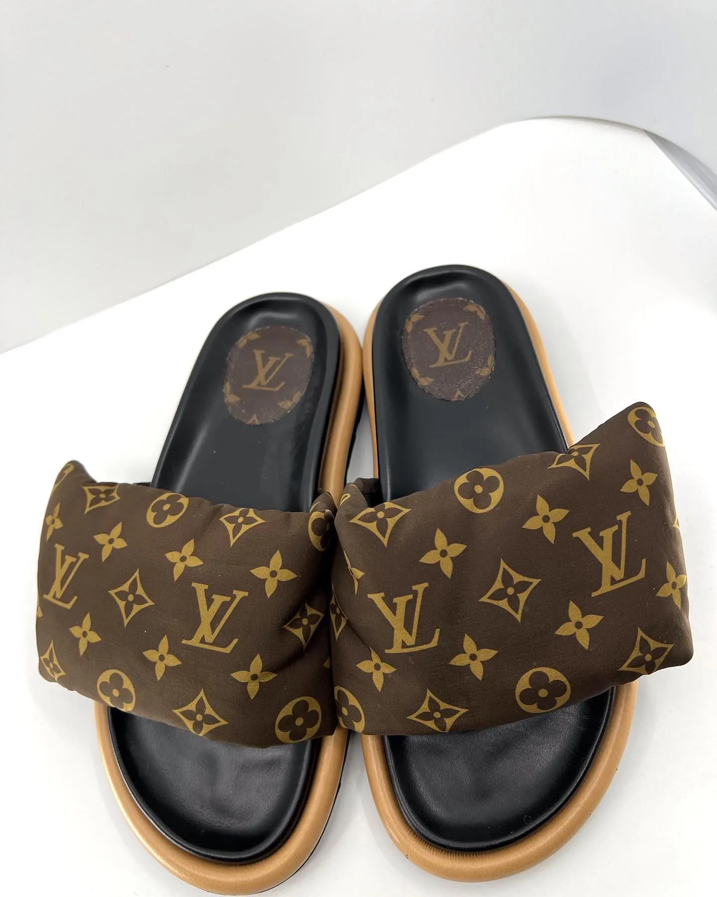 LOUIS VUITTON MONOGRAM POOL PILLOW COMFORT MULES