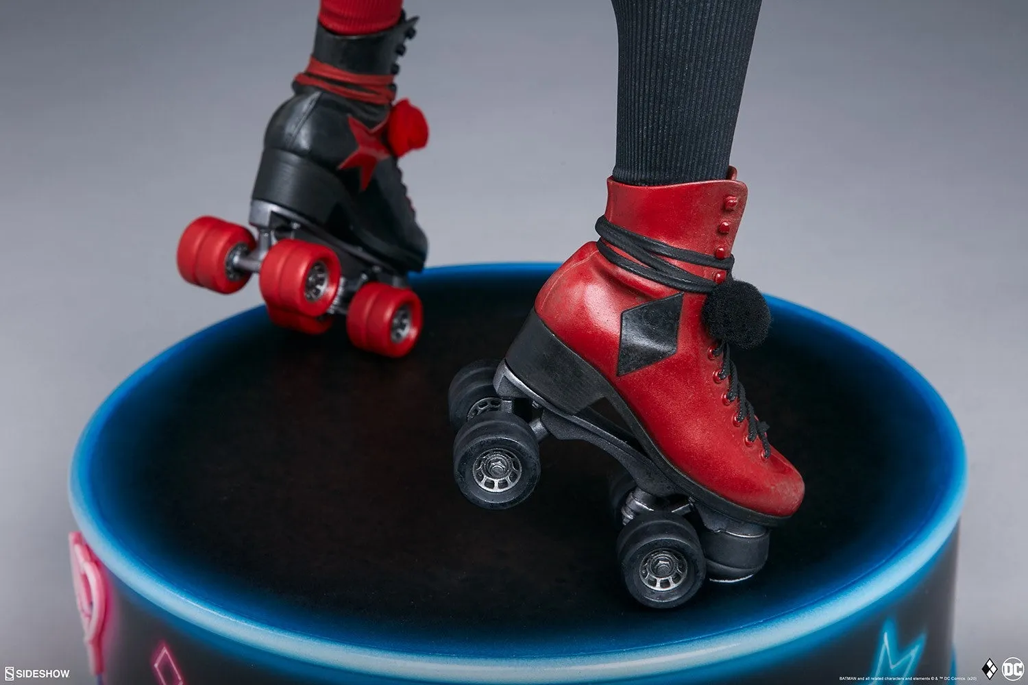 [Pre-Order] SIDESHOW COLLECTIBLES - HARLEY QUINN HELL ON WHEELS PREMIUM FORMAT STATUE