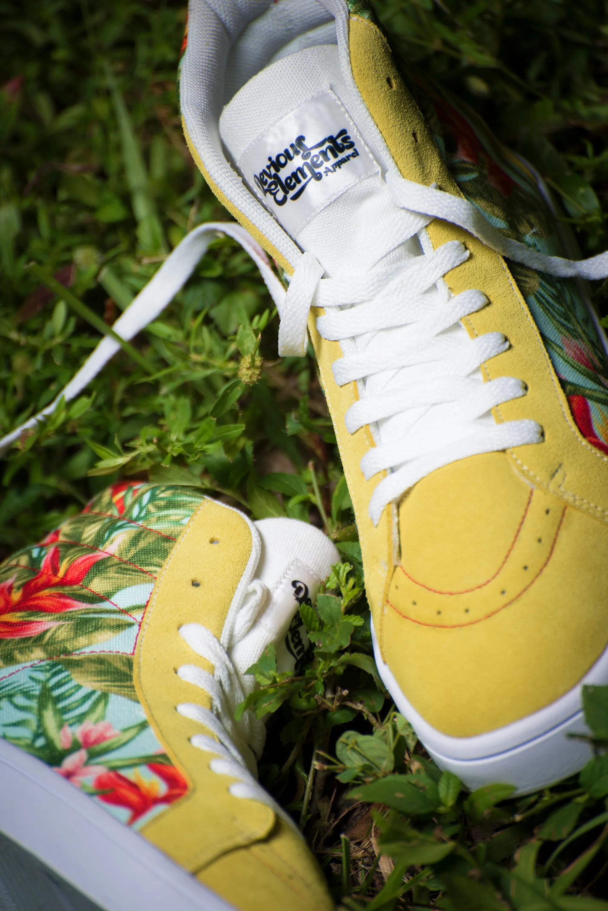 Tropic Vibes Print Canvas Hi-Top Men's Sneakers